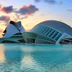 Artes Y Ciencias + Garaje + Netflix Apartmán *