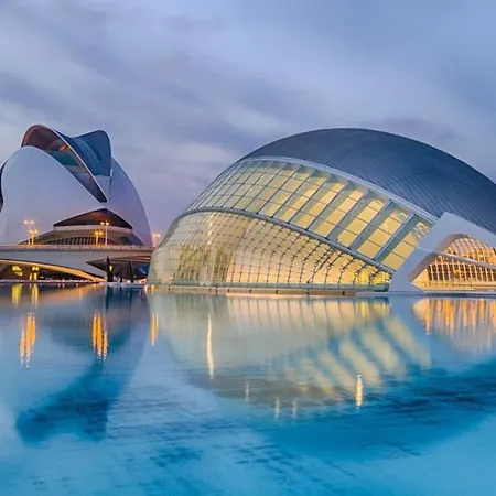 Artes Y Ciencias + Garaje + Netflix