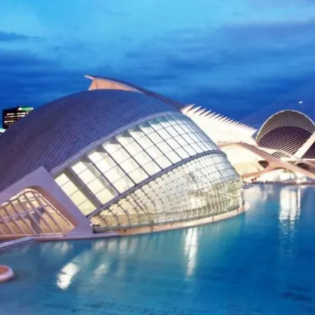 Artes Y Ciencias + Garaje + Netflix Appartement