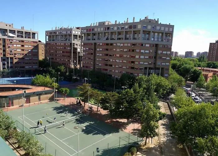Artes Y Ciencias + Garaje + Netflix Appartement
