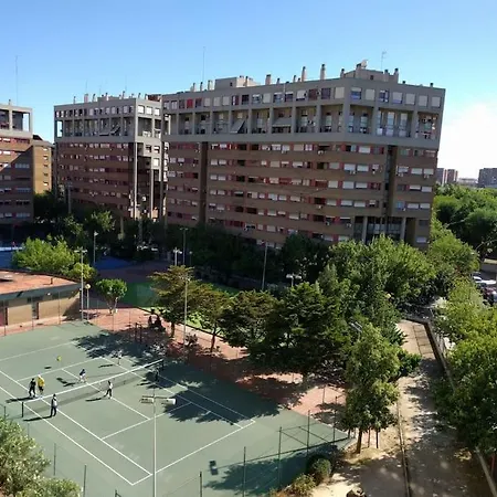 Artes Y Ciencias + Garaje + Netflix דירה